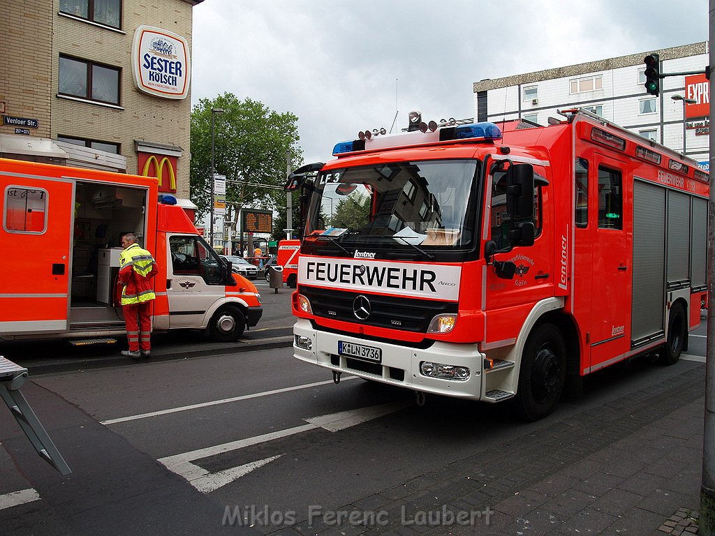 Schwerer Kellerbrand Koeln Ehrenfeld Venloerstr P009.JPG